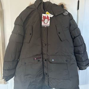 Canada Weather Gear Women’s Coat